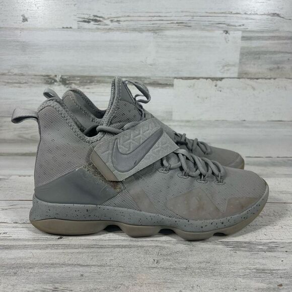Nike Lebron James Mens 11.5‎ silver - Picture 1 of 8